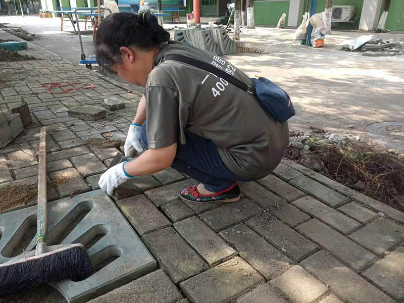 路邊地磚石材鋪裝施工流程有什么？